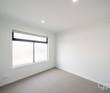 Brand New Living! - Photo 3