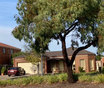 22 Cairnlea Drive, Cairnlea, VIC - Photo 3