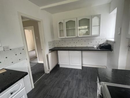 2 bedroom semi-detached bungalow to rent - Photo 4
