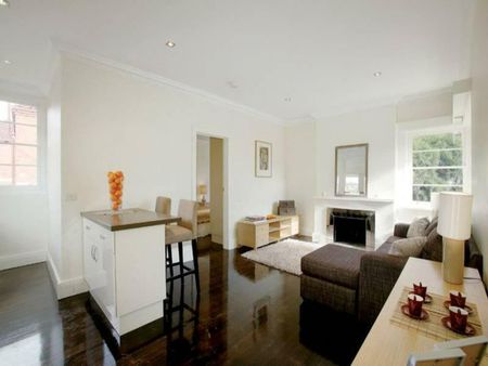 LARGE ART DECO PROPERTY IN THE MOST LIVEABLE ADDRESS - Photo 4