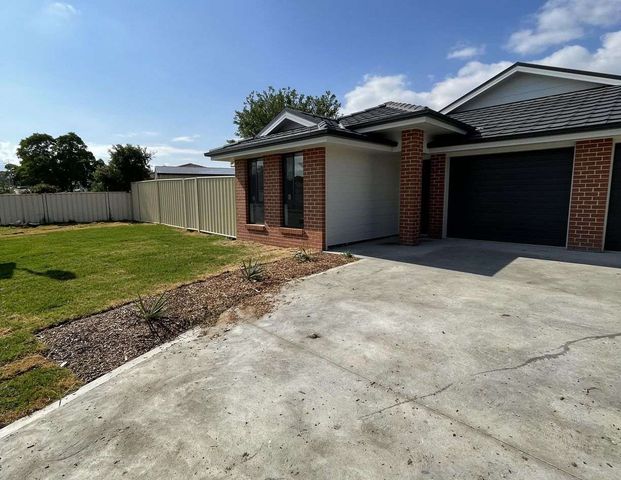 New 3 Bedroom West Tamworth Duplex - Photo 1