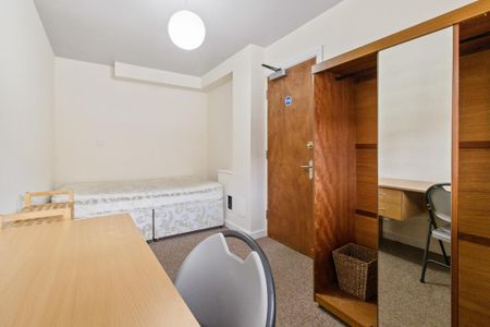 5 bedroom semi-detached house to rent - Photo 3