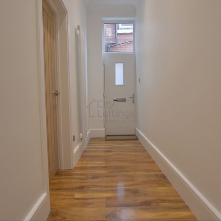 1 Bedroom Ground Floor Flat - Photo 4
