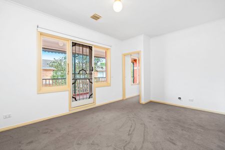 Easy living in great locale - Photo 5