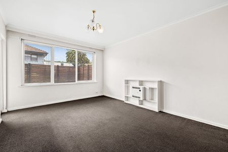 Spacious, Stylish & Superbly Located in Central Carnegie **Application Pending** - Photo 4