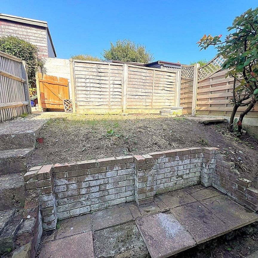 A 2 Bedroom Terraced House Instruction to Let in St Leonards-on-Sea - Photo 1