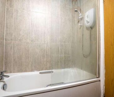 Vine Court, Brewhouse Yard, Gravesend, Kent, DA12 - Photo 6