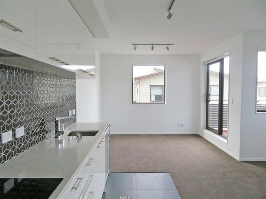 THE FIREMAN'S APARTMENTS - PETONE - Photo 1