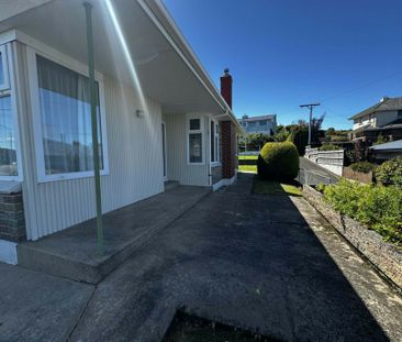 Beautiful in Belleknowes! - Photo 1