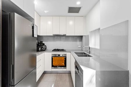 Modern Apartment Offering Comfort, Style and Convenience - Photo 5