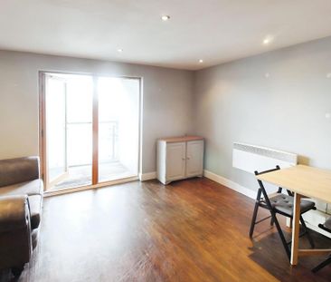 2 bedroom flat to rent - Photo 2
