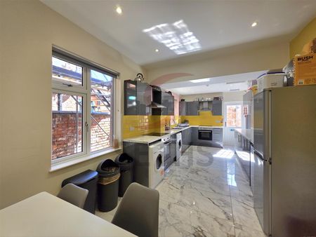 Glenfield Road, LE3, Leicester - Photo 3