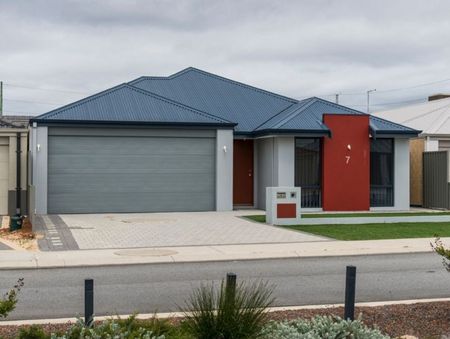 4-Bedroom Spacious & Stylish Living - Photo 2