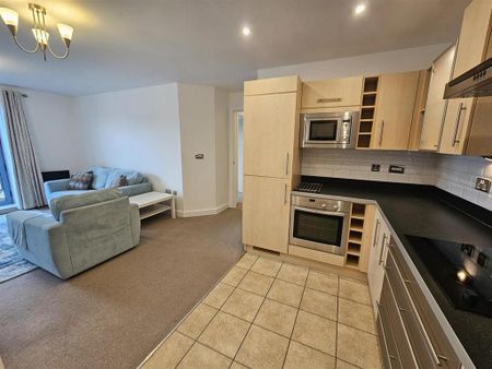 2 bedroom flat to rent - Photo 2