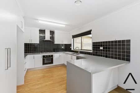 7 Roberston Street, Epsom VIC 3551 - House For Rent | Domain - Photo 5