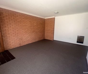 2/8 Lydia Street, Tamworth, NSW 2340 - Photo 3