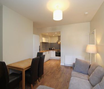3 bedroom flat to rent - Photo 2