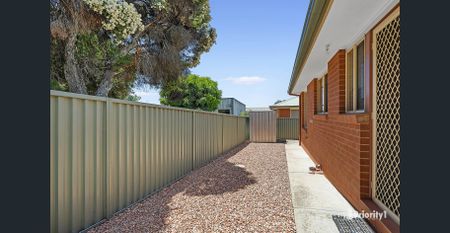 Neat & Private 2 Bedroom Unit in Convenient Location - Photo 5