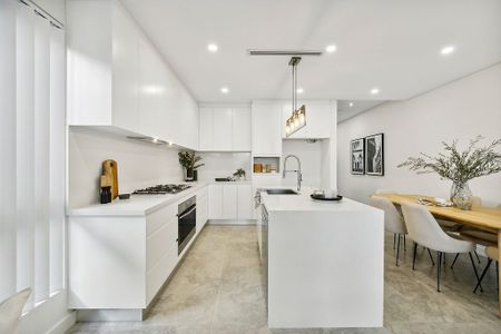 Near New, Sun-Kissed, Private and Stylish Four Bedroom Designer Duplex In A Tranquil Setting, Close To All Amenities - Photo 5