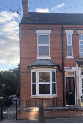 4 bedroom terraced house to rent - Photo 3