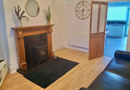 2 bedroom terraced house to rent - Photo 2