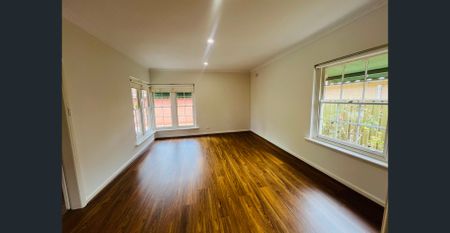 Stunning Leabrook! - Photo 3