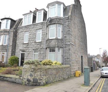 3 bedroom flat to rent - Photo 1