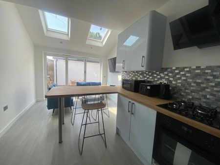 1 bedroom in a house share to rent - Photo 5