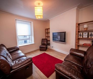 3 bedroom flat to rent - Photo 1