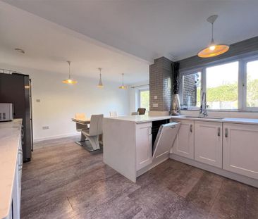 4 bedroom detached house to rent - Photo 4