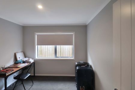 Modern Three-bedroom Home - Photo 3