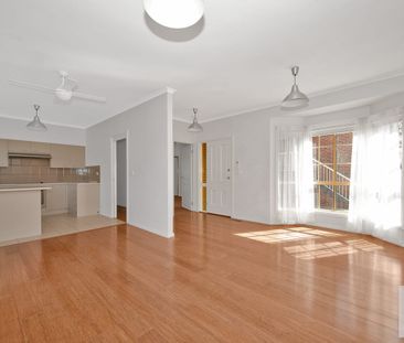 Charming 3 Bedroom Home in Prime Location! - Photo 1