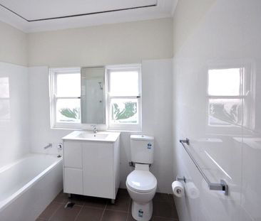 SPACIOUS FAMILY HOME - Photo 5