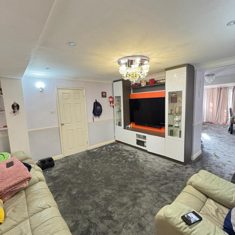 3 bedroom apartment to rent - Photo 1