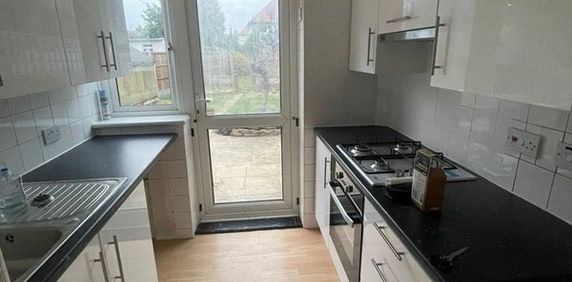 Room in a Shared House, Leeds, LS11 - Photo 2