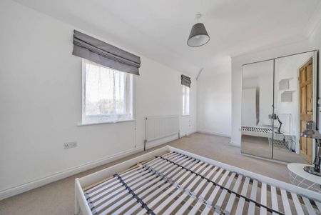 2 bedroom semi-detached house to rent - Photo 3