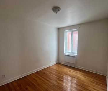 Parfait pour famille ou colocation – 4 ½ à Montcalm - Photo 4