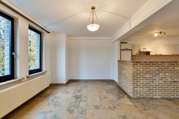 Ruim appartement met 2 slaapkamers en privatieve kelder - Photo 1