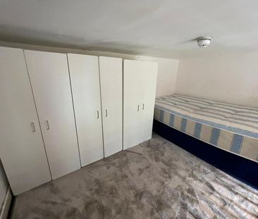 Studio Flat, St. Stephens Gardens, W2 - Photo 4