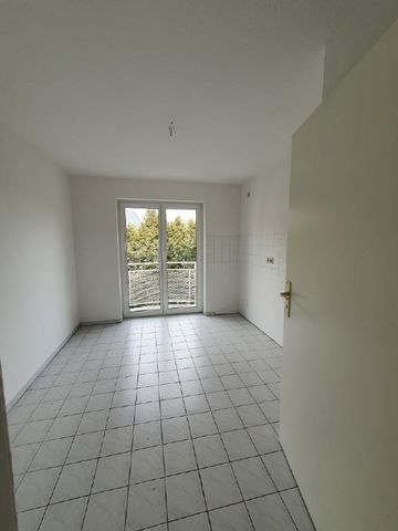 Moderne Dreiraumwohnung mit Balkon in zentrumsnaher Wohnlage! - Foto 3