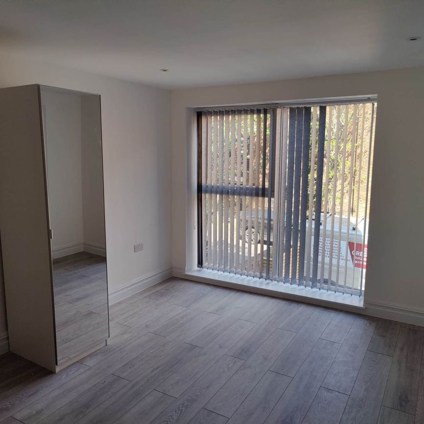 Price £1,250 pcm - Available 27/03/2026 - Furnished - Photo 1