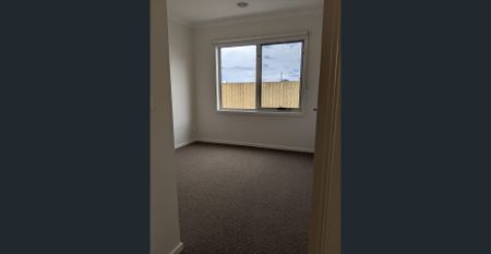 Contemporary, comfortable, convenient living in Armstrong Creek - Photo 5