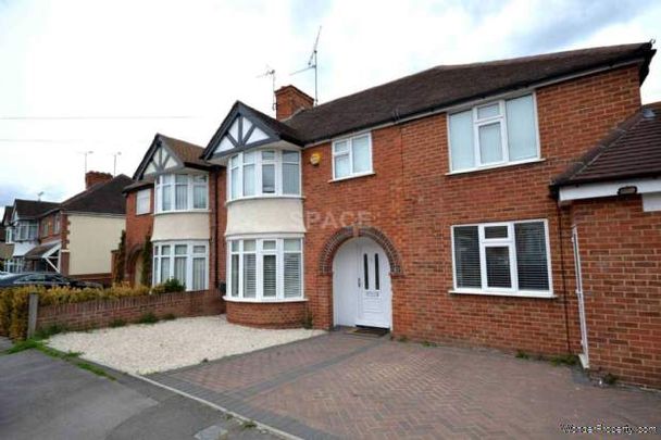 5 bedroom property to rent in Reading - Photo 1