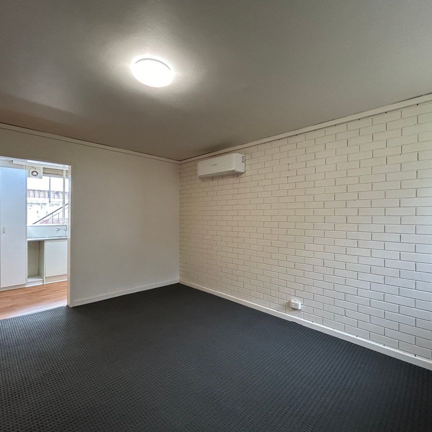 1/696 Plenty Road, Reservoir VIC 3073 - Photo 1