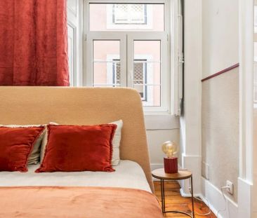 Room in a shared 10-bedroom apartment for rent in Lisbon perfect for professionals - Photo 5