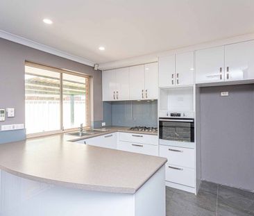 22 River Bank Drive, Gosnells, WA 6110 - Photo 2