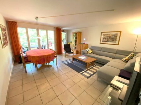 Luminoso appartamento3.5 locali/ Charming 3.5-room apartment with garden view - Photo 2
