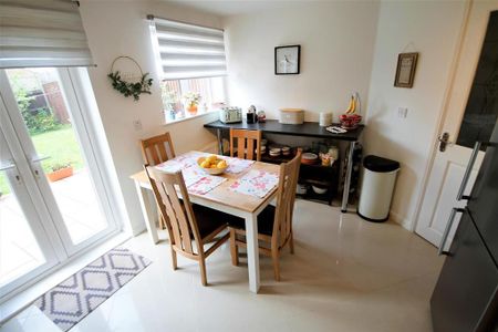 3 bedroom detached house to rent - Photo 5