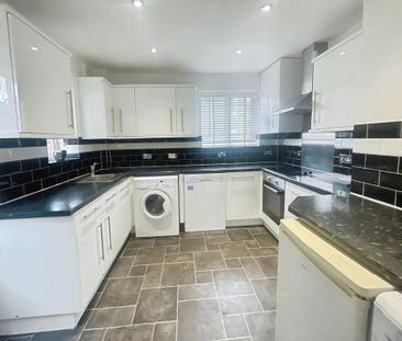 4 bedroom detached house to rent - Photo 6