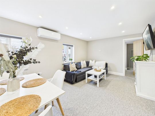 High Street, Hampton Hill, TW12 - Photo 1